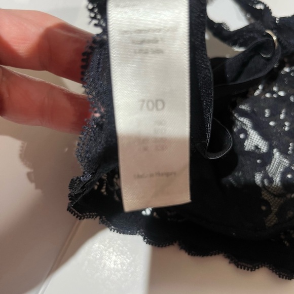 NWOT HANRO Black Lace Soft-Cup Bra — Size 70D (32D US) - Picture 9 of 11